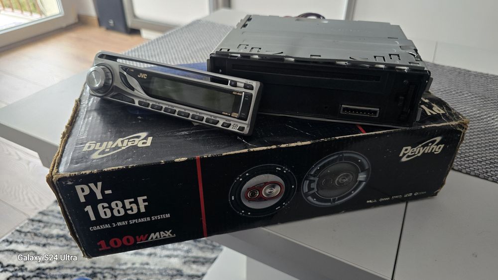 Sprzedam  radioodtwarzacz jvs plus głośniki peiying