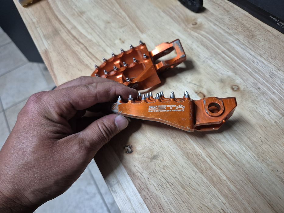 Poisa pés Zeta KTM