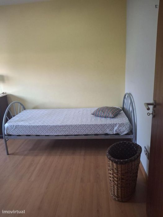 Quarto - localizado em Alto de São João Coimbra