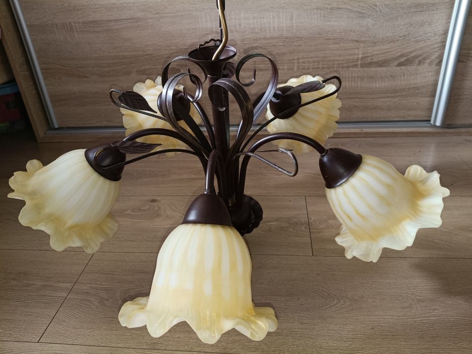 Lampa sufitowa wisząca metalowa ze szklanymi kloszami w stylu retro