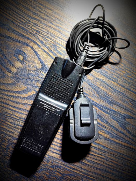 Диктофон Olympus Олимпус портативный с выносным микрофоном петличкой.