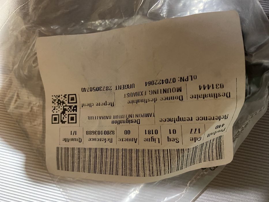 Опора радіатора НОВА оригінал Renault 8200103688 (комплект 2шт)