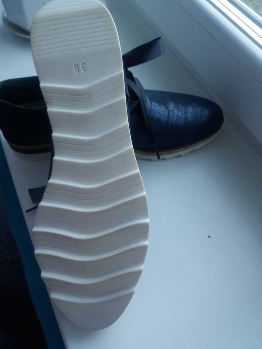 Продаються жіночі туфлі