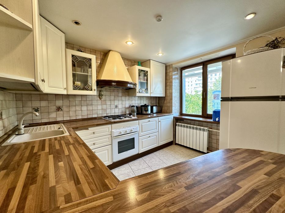 Продам 4-х кв. 120 м2 с саунной в кирп.доме ул.Осенняя Косиора лев.б.