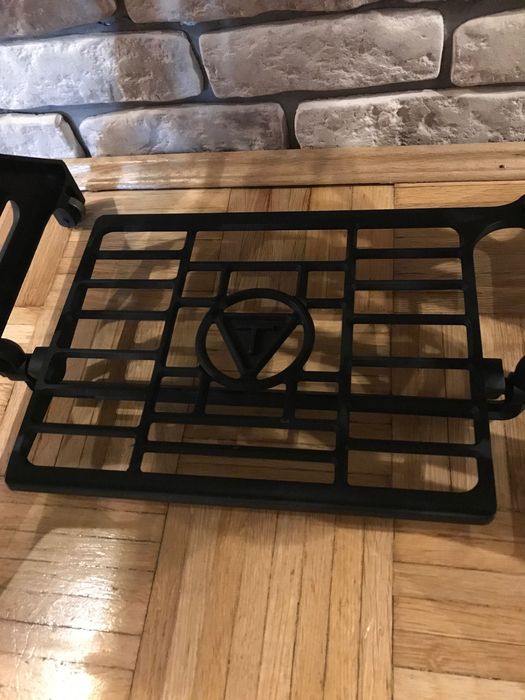 Stolik na nogach od maszyny do szycia Tikkakoski