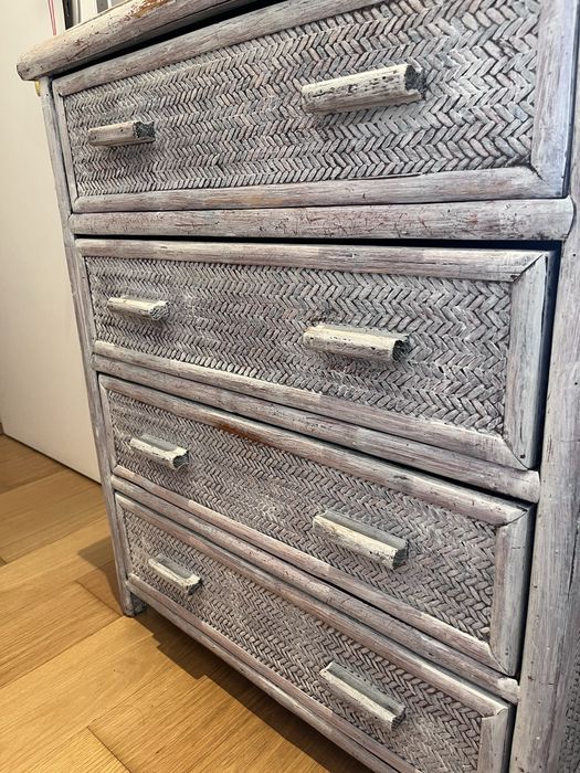 Quarto completo: cómoda, 2 mesas cabeceira e arca. Estilo rústico