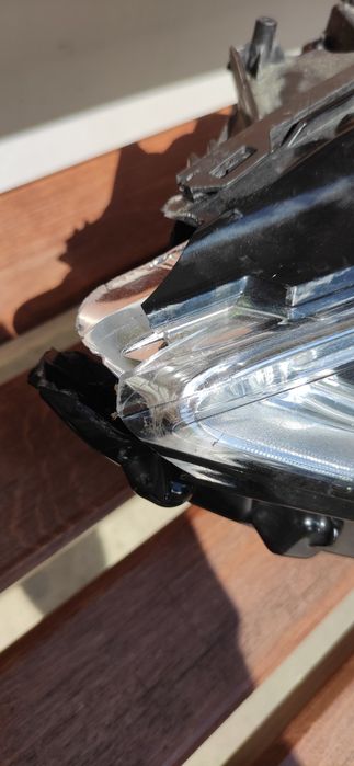 Lewa lampa Ford Fusion HS73-13E015-AF uszkodzona
