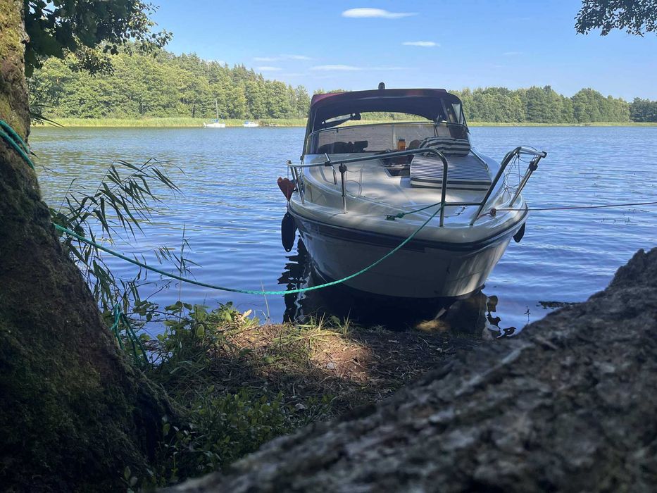 Jacht Motorowy z Kabiną