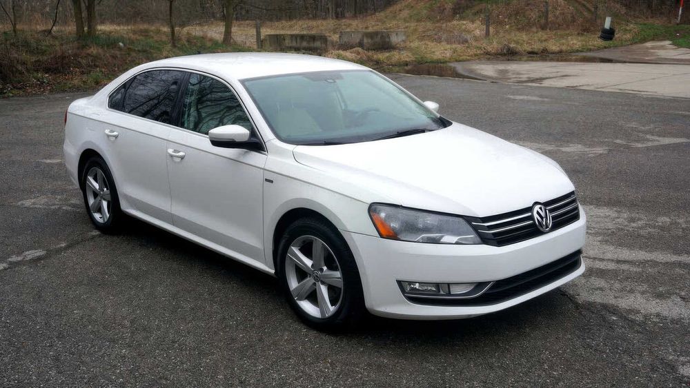 Volkswagen Passat Limited Edition      2015