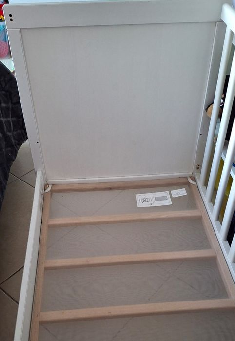 Cama de bebé de grades IKEA