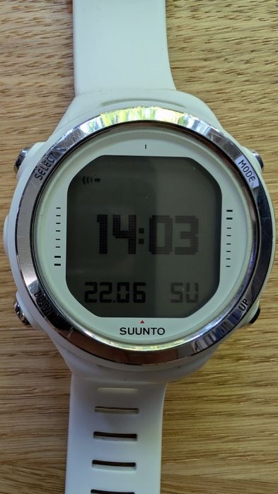 Profesjonalny, zgrabny komputer nurkowy Suunto D4i