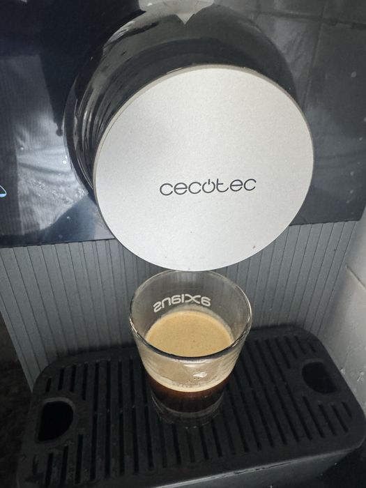 Maquina cafe de gräo e moído - Cecotec Cremmaet Cube Preta