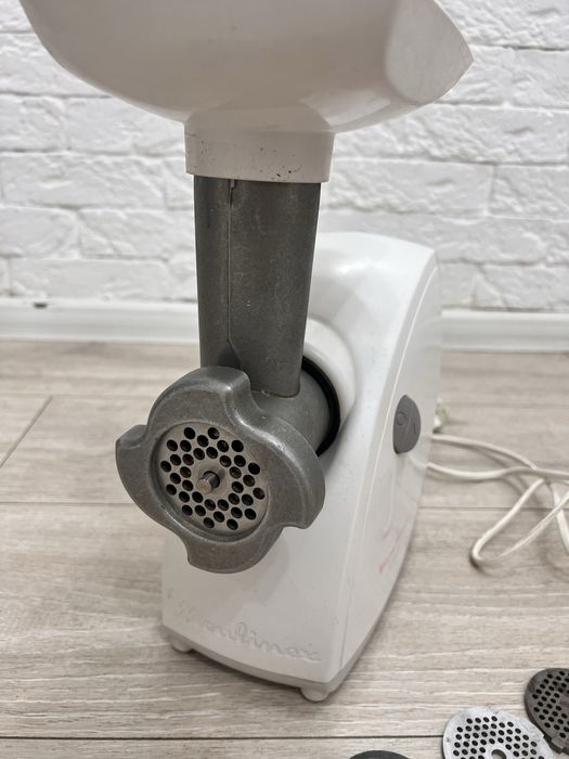 Мясорубка Moulinex HV4