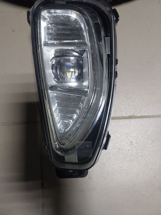 Противотуманка Форд Куга Ескейп отличном состоянии.  Оригинал  Америка