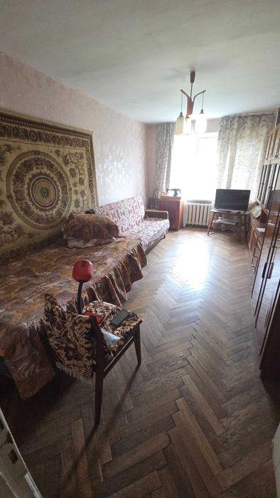 Продаж двокімнатної вул. Флоренції 5