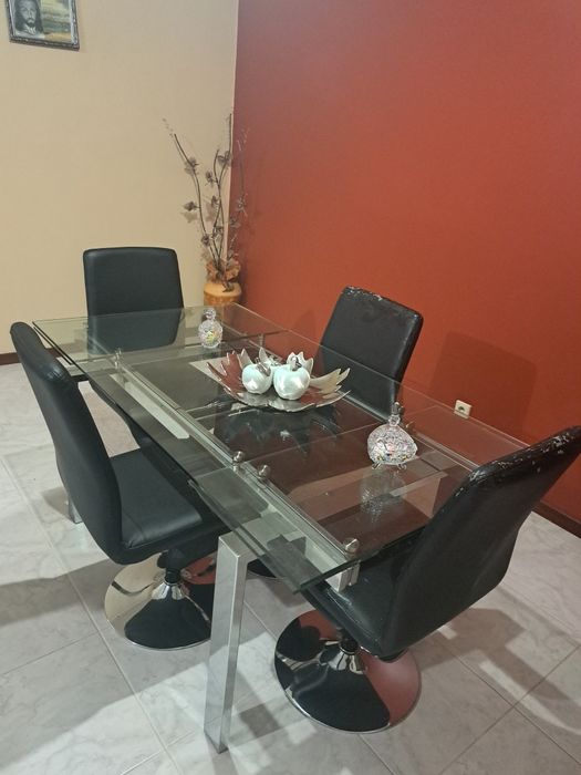 Mesa em vidro c/cadeiras