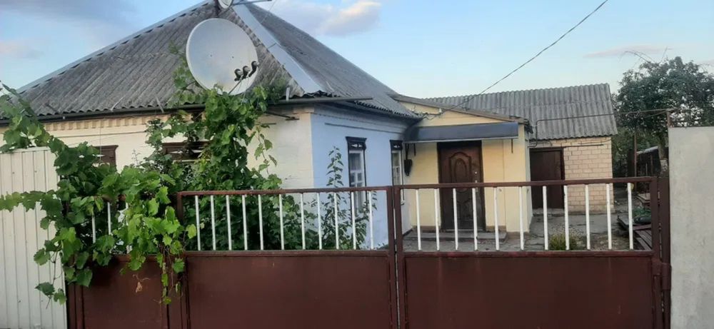 Дом, 42 м. кв. Газ. Удобства в доме. Подгороднее. 25000$