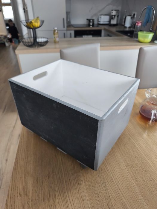 Skrzynka na kólkach na książki, zabawki