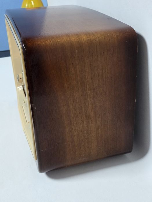 Rádio antigo reparado Schaub-Lorenz