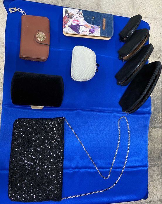 Stock de acessórios novos (cintos, carteiras, malas)