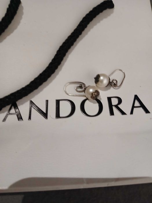 Brincos Pandora com pedente