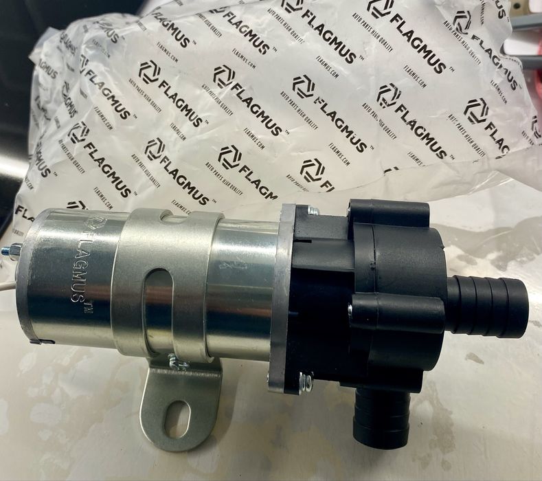 Продам насос отопителя дополнительный 12в 18мм