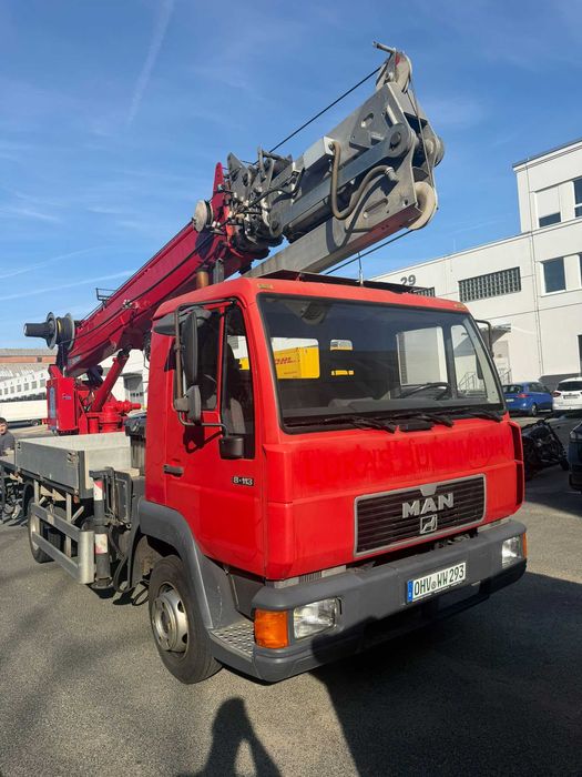 Żuraw ciesielski dźwig dekarski Böcker AK 28/1200