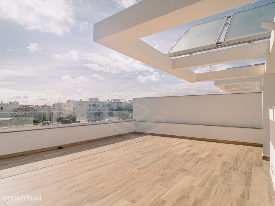 Moradia em banda T3, piscina e terraço com vista mar, Fuseta, Algarve
