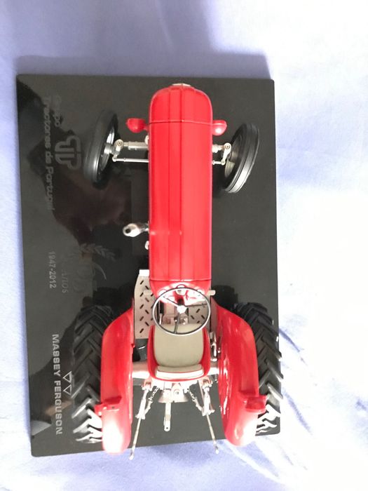 Miniatura 1:16 Massey Fergunson.