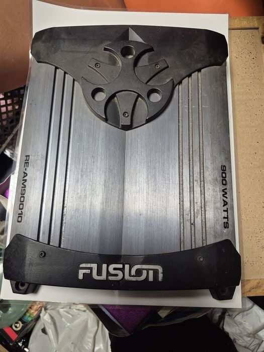 Wzmacniacz car audio samochodowy