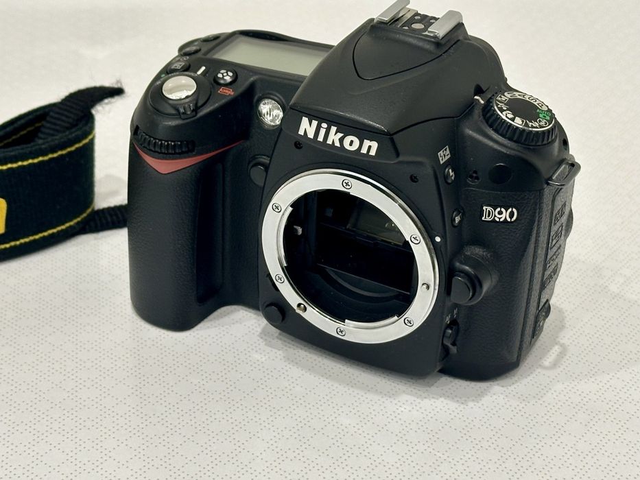 Nikon D90 body z paskiem