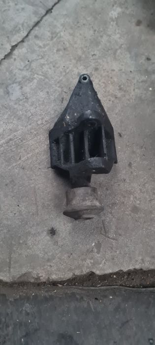 Кронштейн генератора Audi 100  c3