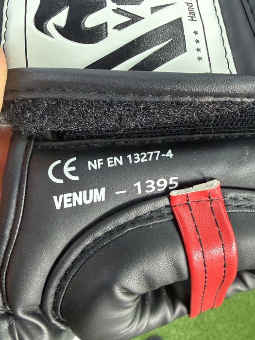 Шолом боксерський Venum  Боксерські рукавиці Venum Impact 12 oz
