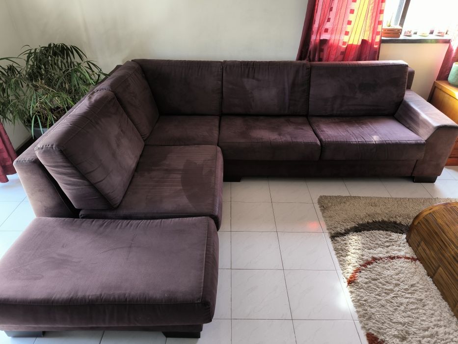 Sofá de canto com chaise lateral marca Stoffus