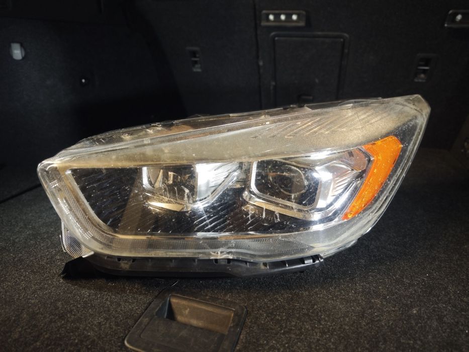 Lampa L. Ford Kuga MK4 Lift