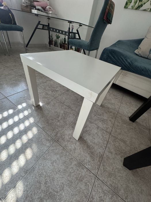 Mesas ikea branca e preta