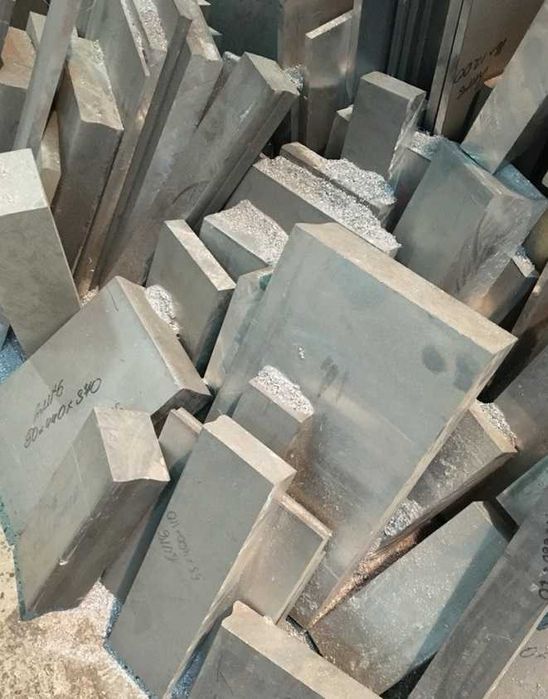 алюминиевый листы  1х2  1,25х2,5  1,5х3   є гладкий кусочки від4-17мм