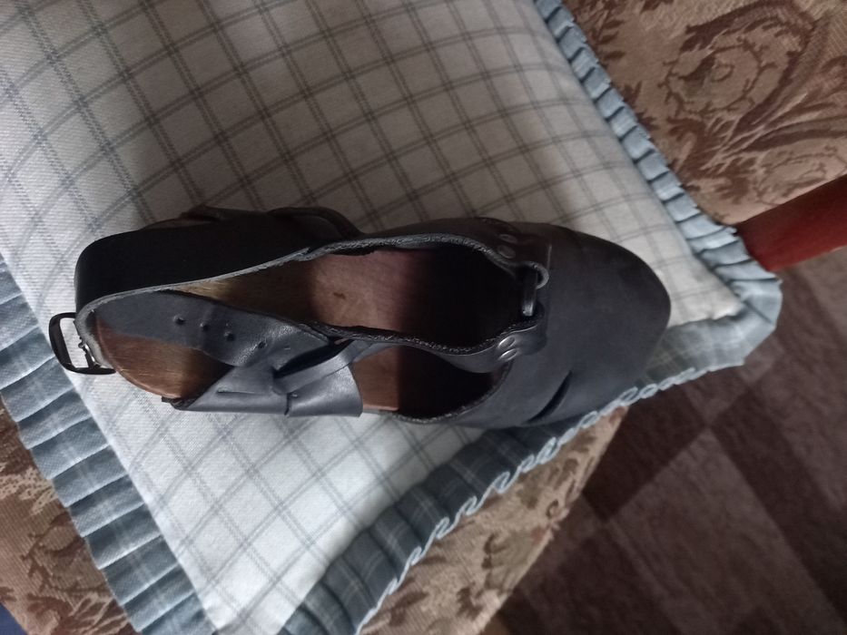 Buty na koturnach skóra r39 styl gotycki