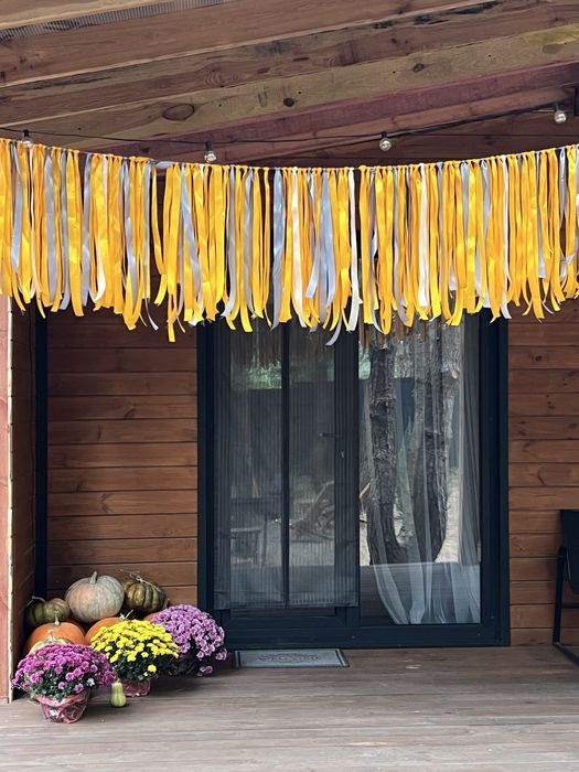 Декоративна гірлянда з атласних стрічок