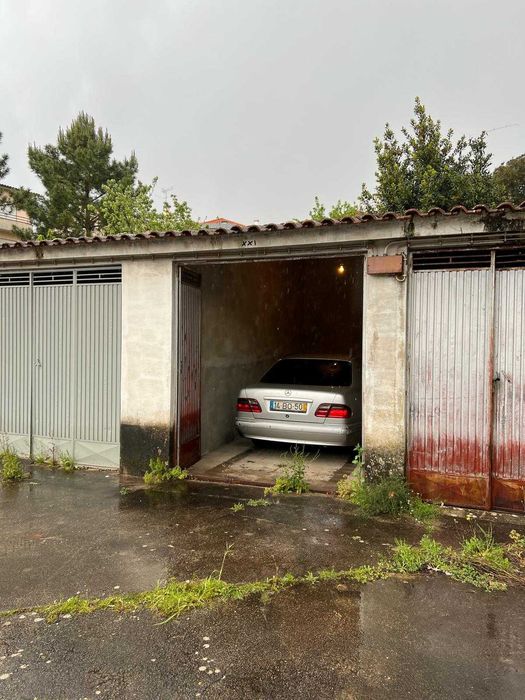 Vende-se garagem individual fechada em Coimbra cidade