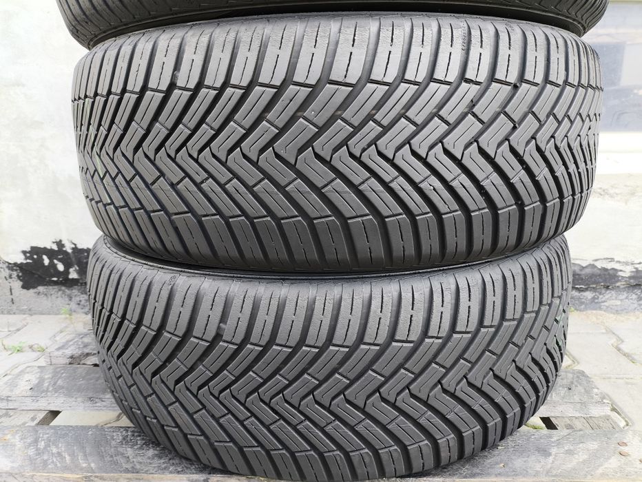 215/55/17 Continental Allseason Contact KOMPLET