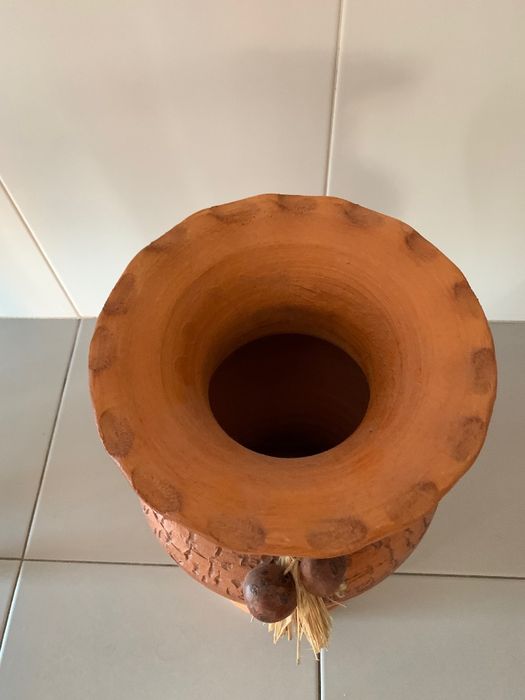 Jarrão de barro decorativo