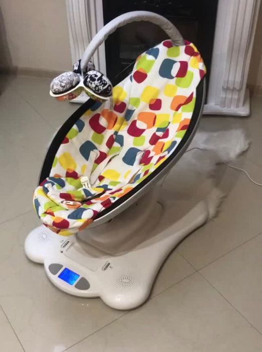 Заколисуючий центр для немовлят 4mams mamaRoo 2.0