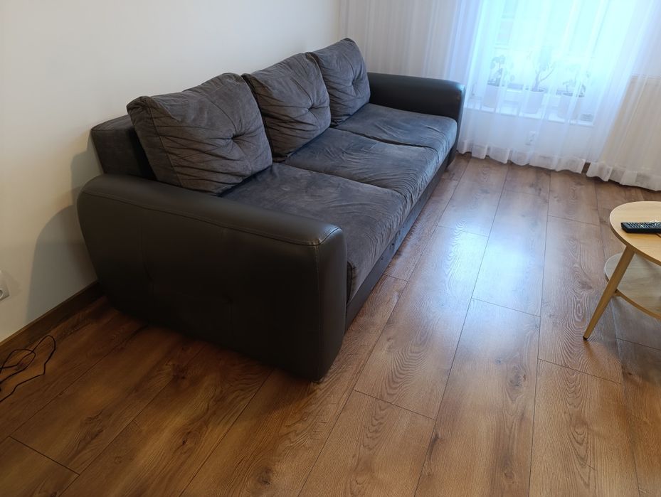 Kanapa z funkcją rozkładania z poduszkami