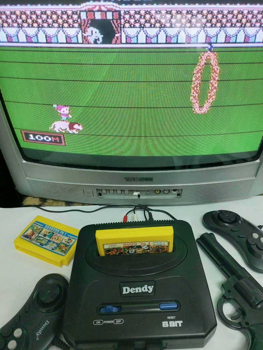 Ігрова приставка денді відмінний стан в коробці з іграми маріо танки.