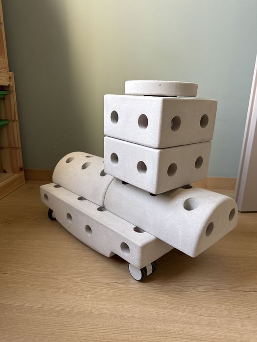 Klocki modu 11 duzycz czesci, 4 kolka jezdziki, 16 laczen