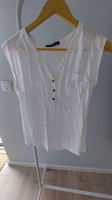7Peças (3 Blusas e 4 vestidos tamanho M como novos)por 16€.