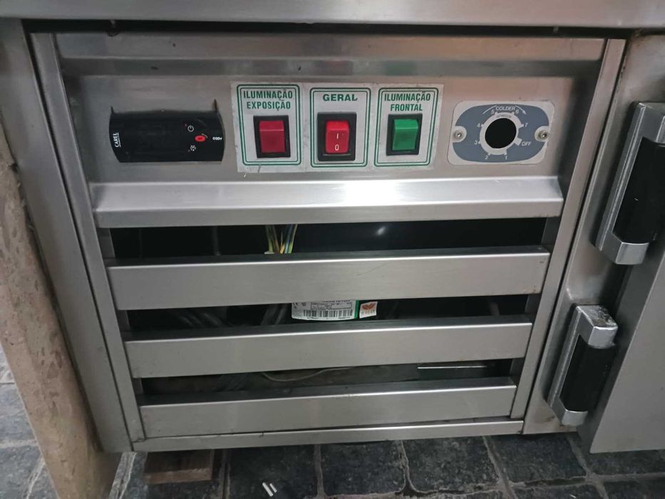 ACM1668 - Vitrine Expositora Refrigerada de 1,5m - Usada