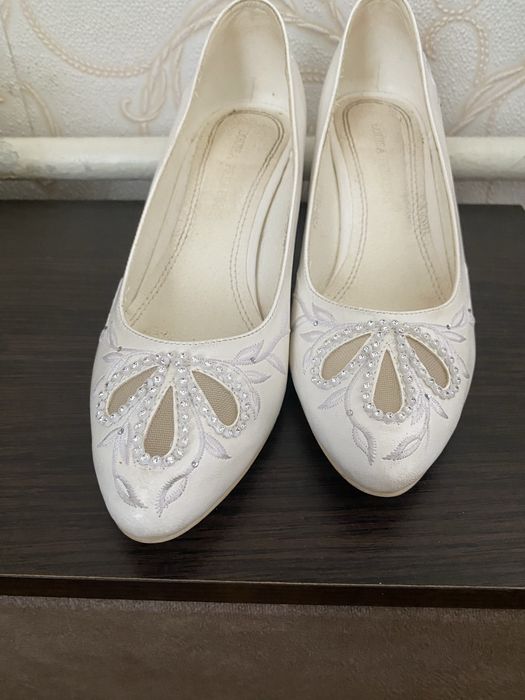 Продам Весільні туфлі