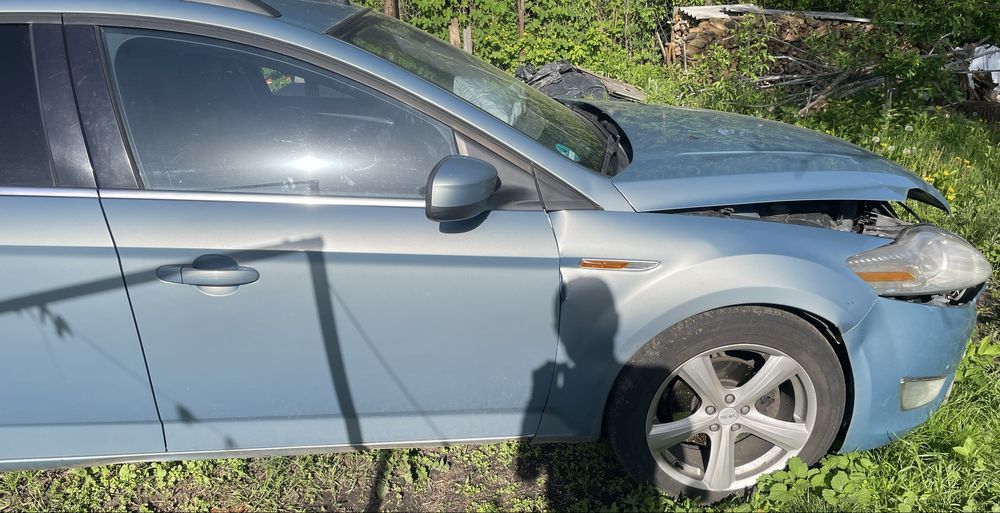 Ford mondeo mk4 після удару на повному ходу